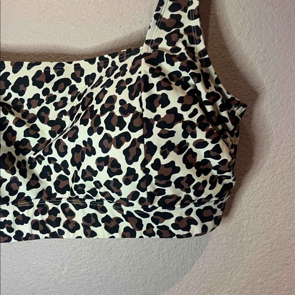 Kona Sol Women’s Leopard Print Sporty Bikini Top Size 24W